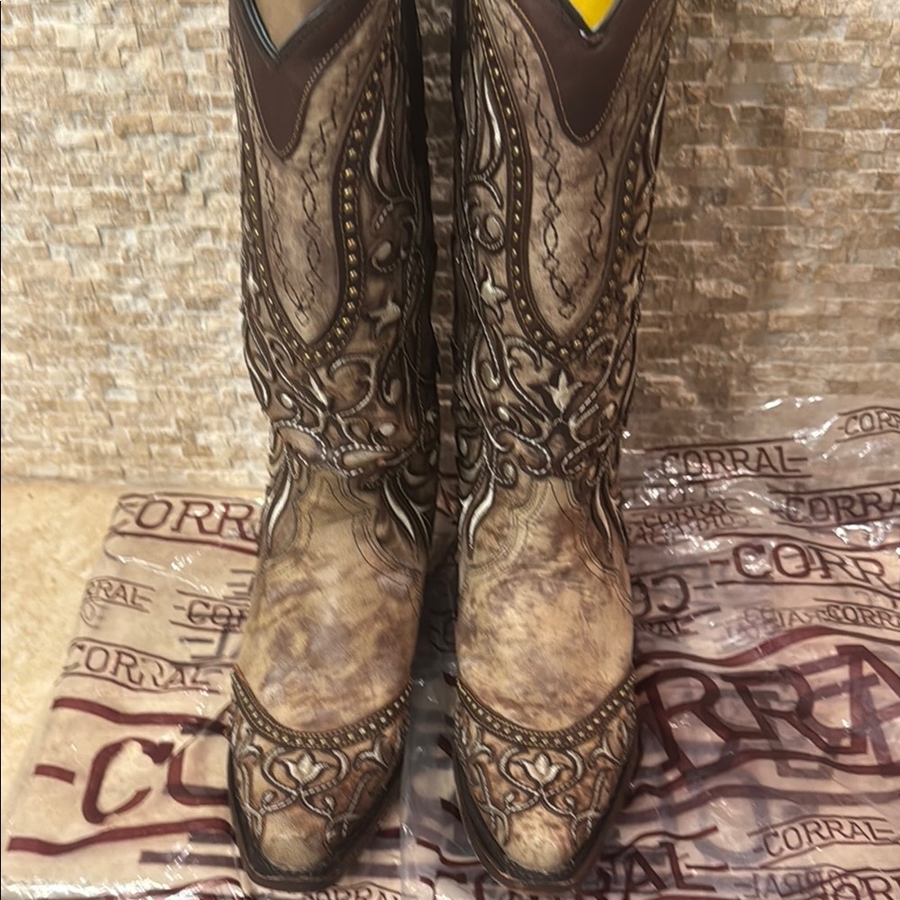Corral Tan and Brown Embroidered Western Boots